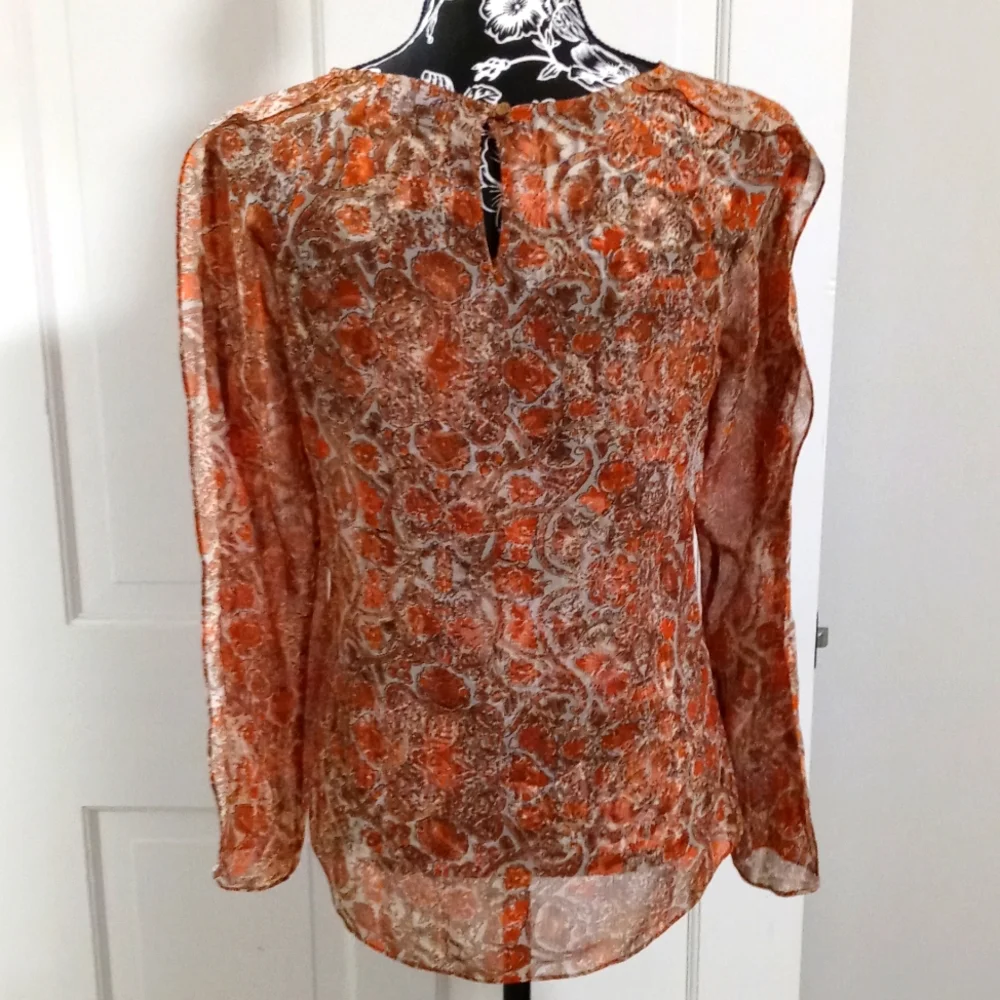 🆕 Antonio Melani - Sheer Floral Ruffled Top - Picture 2 of 10